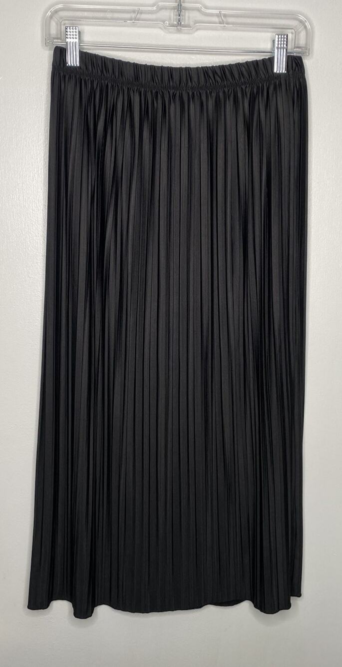 ZARA BLACK PLEATED MIDI SKIRT – WOMEN’S SIZE MEDIUM (SATIN LOOK)